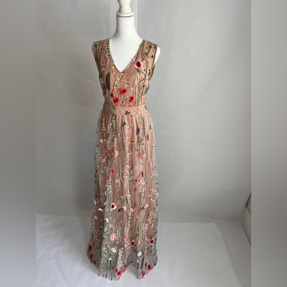 Long, embroidered dress with v-neck